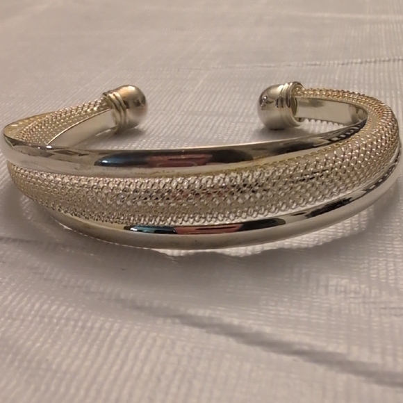 Elegant 925 Silver Cuff Bracelet - Picture 1 of 10